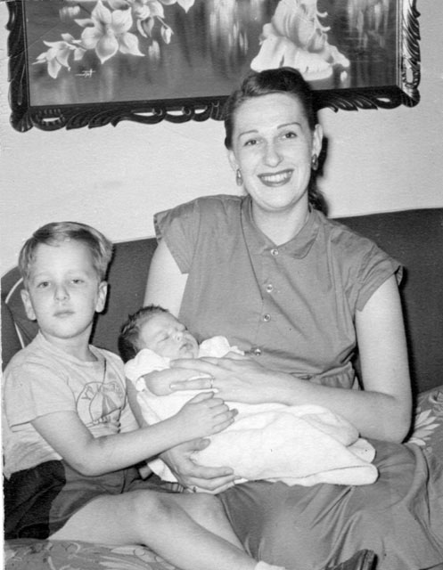 Me,Newborn Linda,Mom